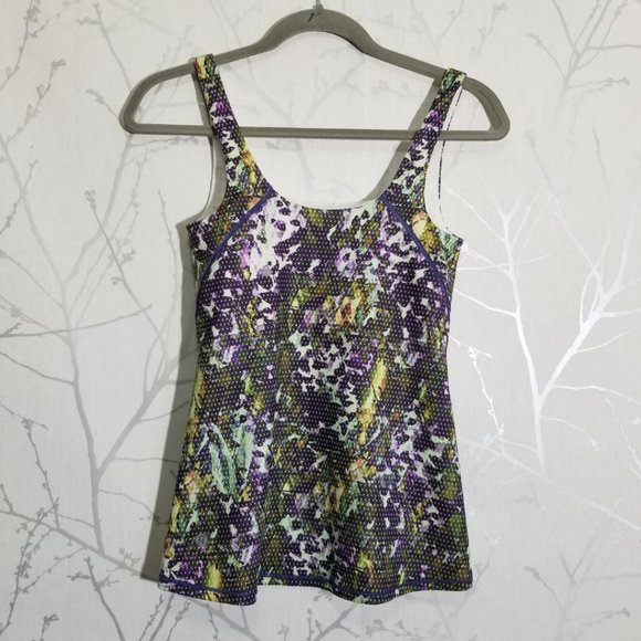 Lululemon Tranquil Sport Printed Light Luon Amala w/ Built In Bra - Picture 3 of 4